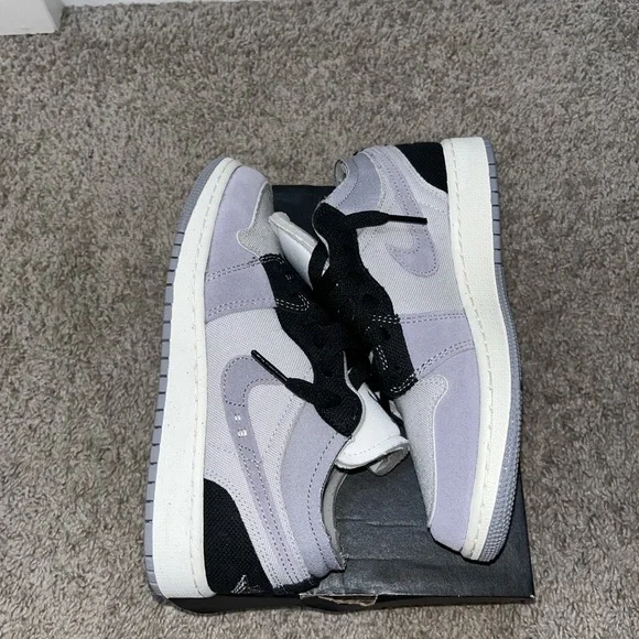 Jordan Sneakers in Shoes - Picture 2 of 3